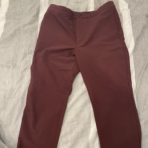 BANANA REPUBLIC MAROON 33x30 SLIM TAPERED